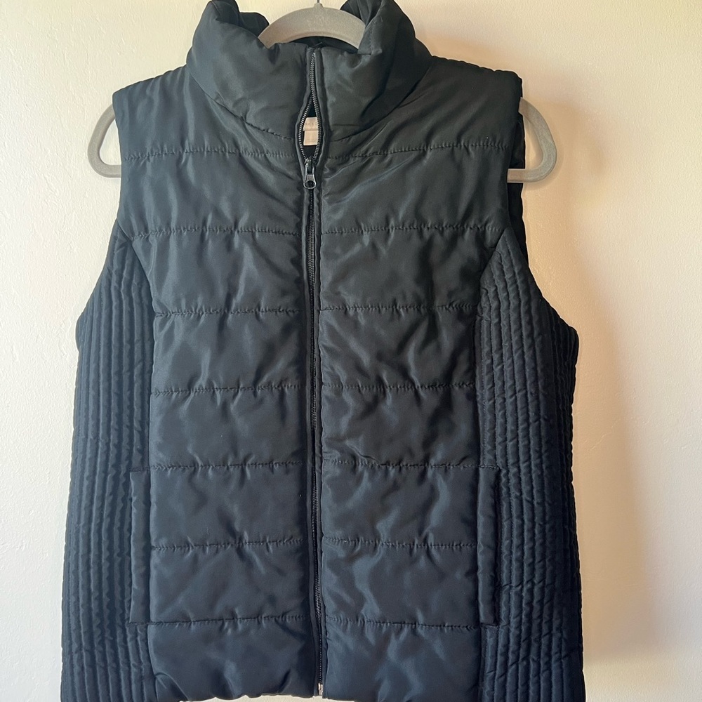 New York and Company black puffer vest